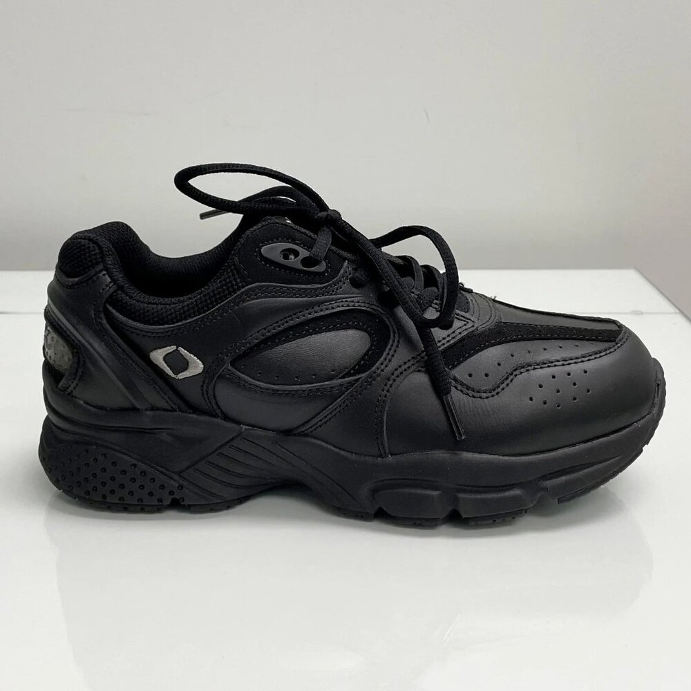 Apex Lenex Women's Sneaker (mismatched pair - 6.5 right, 7 left)